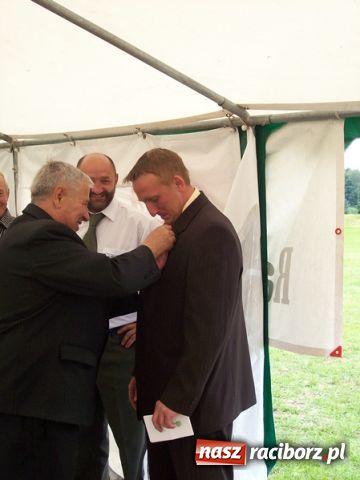 Zdjęcie w galerii na portalu naszraciborz.pl: Mecze dla kibiców, odznaki dla zasłużonych wiadomości z regionu