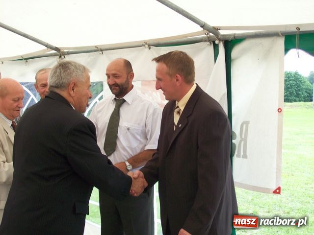 Zdjęcie w galerii na portalu naszraciborz.pl: Mecze dla kibiców, odznaki dla zasłużonych wiadomości z regionu