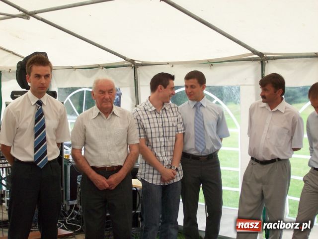 Zdjęcie w galerii na portalu naszraciborz.pl: Mecze dla kibiców, odznaki dla zasłużonych wiadomości z regionu