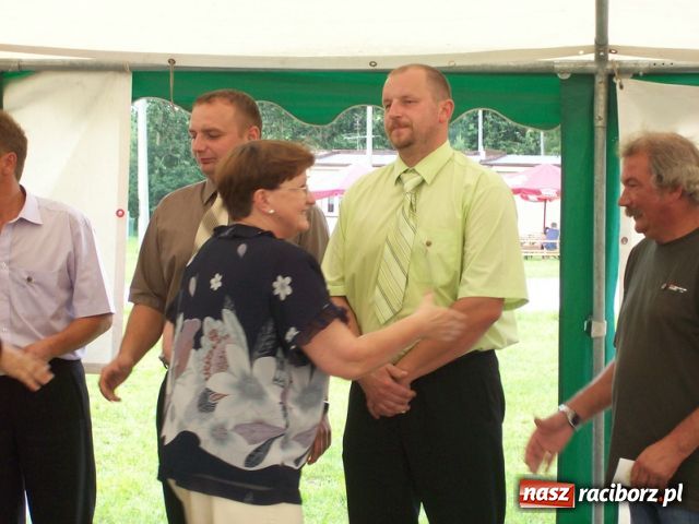 Zdjęcie w galerii na portalu naszraciborz.pl: Mecze dla kibiców, odznaki dla zasłużonych wiadomości z regionu