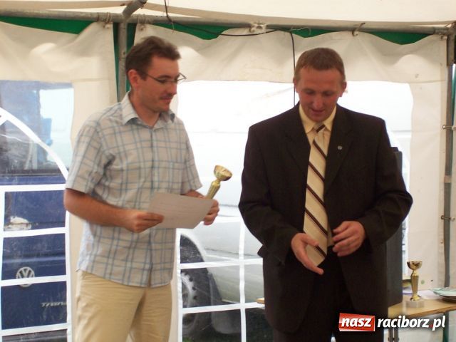 Zdjęcie w galerii na portalu naszraciborz.pl: Mecze dla kibiców, odznaki dla zasłużonych wiadomości z regionu