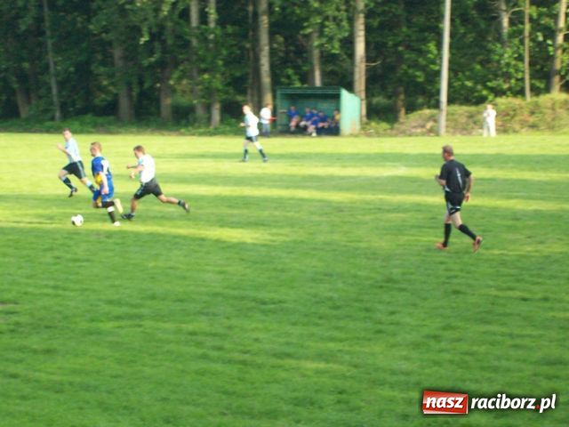 Zdjęcie w galerii na portalu naszraciborz.pl: Mecze dla kibiców, odznaki dla zasłużonych wiadomości z regionu