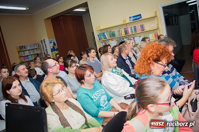 Zdjęcie w galerii na portalu naszraciborz.pl: Borewicz/Malanowski w raciborskiej bibliotece wiadomości z regionu