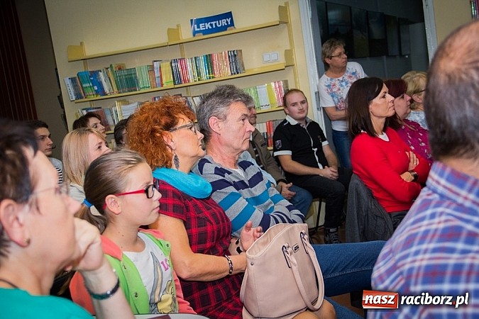 Zdjęcie w galerii na portalu naszraciborz.pl: Borewicz/Malanowski w raciborskiej bibliotece wiadomości z regionu