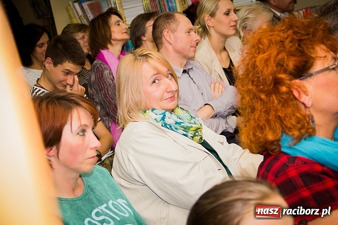 Zdjęcie w galerii na portalu naszraciborz.pl: Borewicz/Malanowski w raciborskiej bibliotece wiadomości z regionu