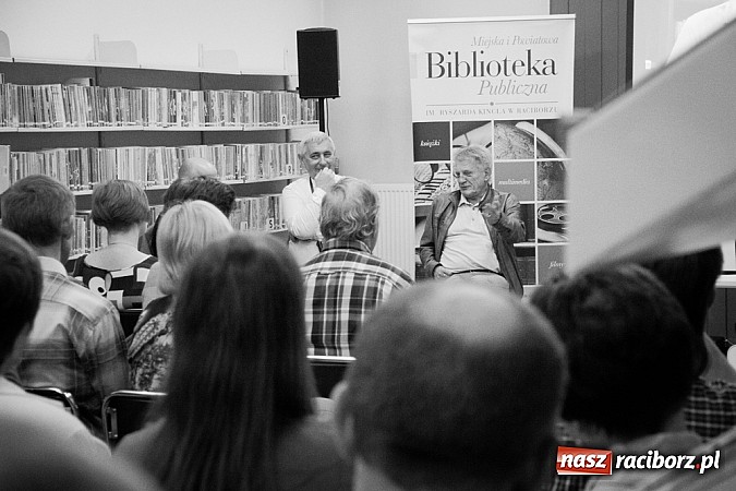 Zdjęcie w galerii na portalu naszraciborz.pl: Borewicz/Malanowski w raciborskiej bibliotece wiadomości z regionu