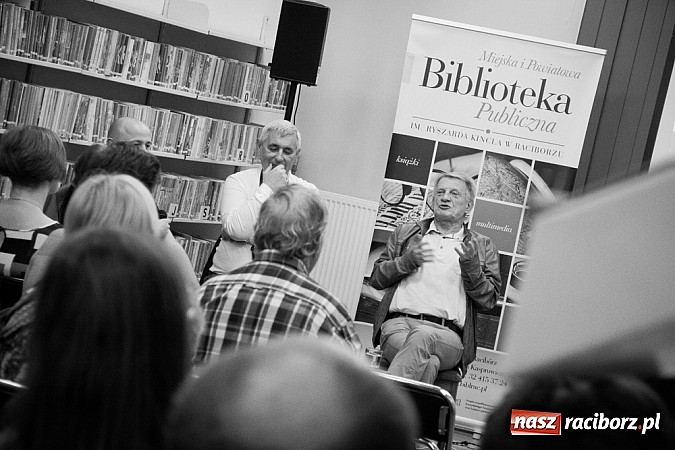 Zdjęcie w galerii na portalu naszraciborz.pl: Borewicz/Malanowski w raciborskiej bibliotece wiadomości z regionu