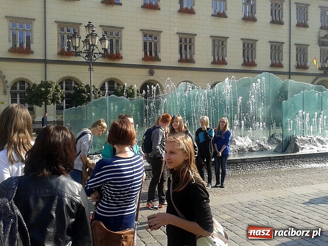 Zdjęcie w galerii na portalu naszraciborz.pl: Czarny teatr z G5 we Wrocławiu wiadomości z regionu