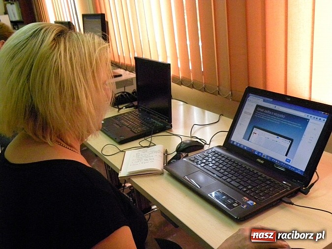 Zdjęcie w galerii na portalu naszraciborz.pl: Internet 55+ w bibliotece wiadomości z regionu