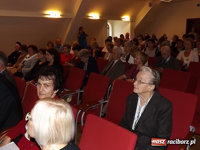 Zdjęcie w galerii na portalu naszraciborz.pl: Medyk w Raciborzu ma już 50 lat!  wiadomości z regionu