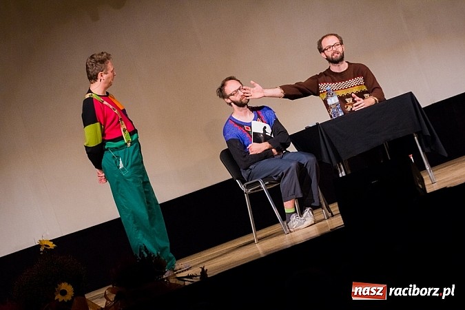 Zdjęcie w galerii na portalu naszraciborz.pl: Łowcy. B bawili publiczność w RCK wiadomości z regionu