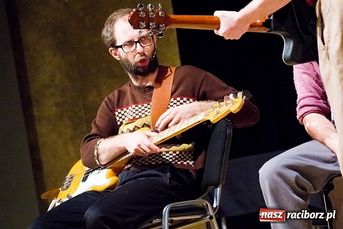 Zdjęcie w galerii na portalu naszraciborz.pl: Łowcy. B bawili publiczność w RCK wiadomości z regionu