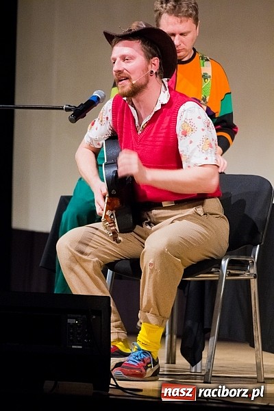 Zdjęcie w galerii na portalu naszraciborz.pl: Łowcy. B bawili publiczność w RCK wiadomości z regionu