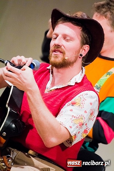 Zdjęcie w galerii na portalu naszraciborz.pl: Łowcy. B bawili publiczność w RCK wiadomości z regionu