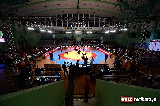 Zdjęcie w galerii na portalu naszraciborz.pl: Wielkie zapaśnicze show w Arenie Rafako. Polska vs reszta świata 4:5 wiadomości z regionu
