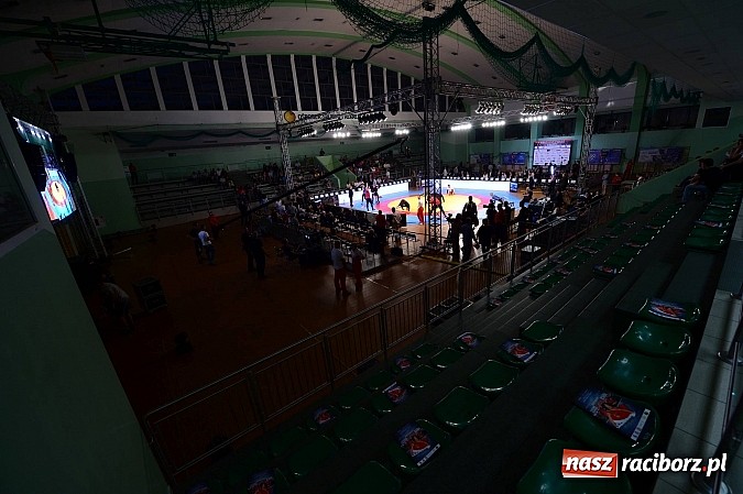 Zdjęcie w galerii na portalu naszraciborz.pl: Wielkie zapaśnicze show w Arenie Rafako. Polska vs reszta świata 4:5 wiadomości z regionu