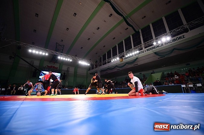 Zdjęcie w galerii na portalu naszraciborz.pl: Wielkie zapaśnicze show w Arenie Rafako. Polska vs reszta świata 4:5 wiadomości z regionu