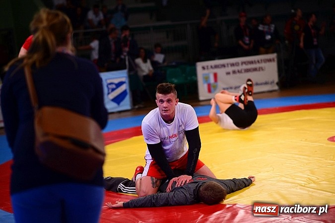 Zdjęcie w galerii na portalu naszraciborz.pl: Wielkie zapaśnicze show w Arenie Rafako. Polska vs reszta świata 4:5 wiadomości z regionu