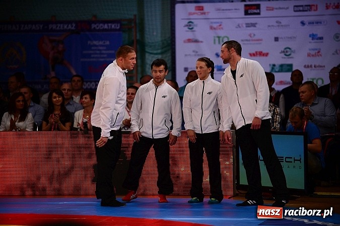 Zdjęcie w galerii na portalu naszraciborz.pl: Wielkie zapaśnicze show w Arenie Rafako. Polska vs reszta świata 4:5 wiadomości z regionu