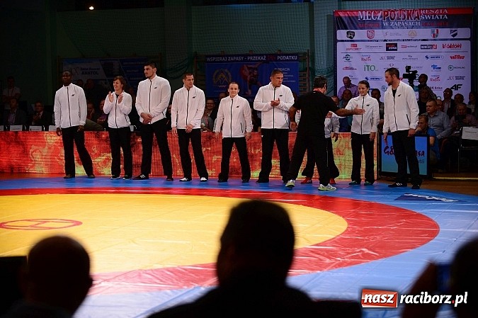 Zdjęcie w galerii na portalu naszraciborz.pl: Wielkie zapaśnicze show w Arenie Rafako. Polska vs reszta świata 4:5 wiadomości z regionu