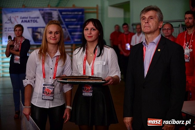 Zdjęcie w galerii na portalu naszraciborz.pl: Wielkie zapaśnicze show w Arenie Rafako. Polska vs reszta świata 4:5 wiadomości z regionu