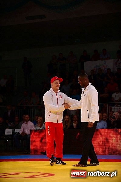 Zdjęcie w galerii na portalu naszraciborz.pl: Wielkie zapaśnicze show w Arenie Rafako. Polska vs reszta świata 4:5 wiadomości z regionu