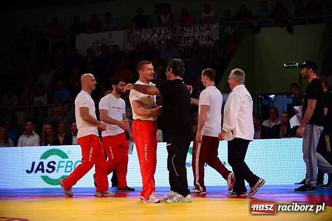 Zdjęcie w galerii na portalu naszraciborz.pl: Wielkie zapaśnicze show w Arenie Rafako. Polska vs reszta świata 4:5 wiadomości z regionu