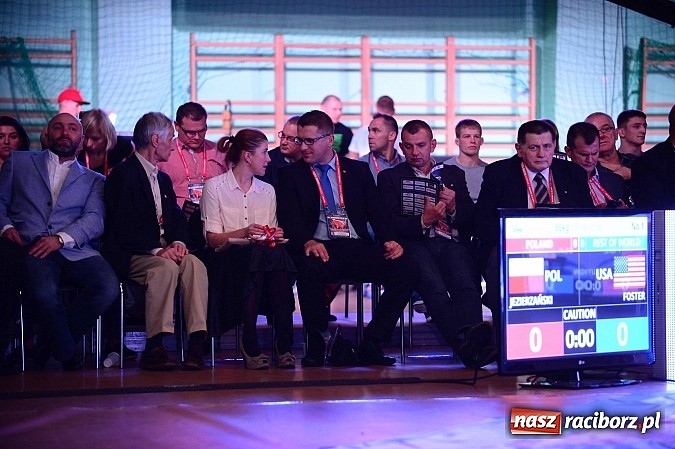 Zdjęcie w galerii na portalu naszraciborz.pl: Wielkie zapaśnicze show w Arenie Rafako. Polska vs reszta świata 4:5 wiadomości z regionu