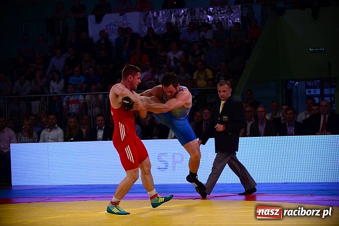 Zdjęcie w galerii na portalu naszraciborz.pl: Wielkie zapaśnicze show w Arenie Rafako. Polska vs reszta świata 4:5 wiadomości z regionu