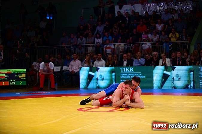 Zdjęcie w galerii na portalu naszraciborz.pl: Wielkie zapaśnicze show w Arenie Rafako. Polska vs reszta świata 4:5 wiadomości z regionu