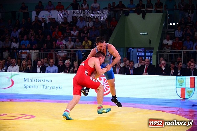 Zdjęcie w galerii na portalu naszraciborz.pl: Wielkie zapaśnicze show w Arenie Rafako. Polska vs reszta świata 4:5 wiadomości z regionu