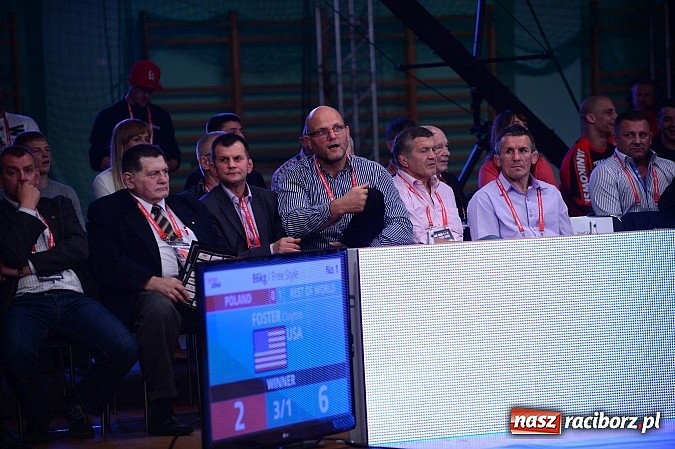 Zdjęcie w galerii na portalu naszraciborz.pl: Wielkie zapaśnicze show w Arenie Rafako. Polska vs reszta świata 4:5 wiadomości z regionu