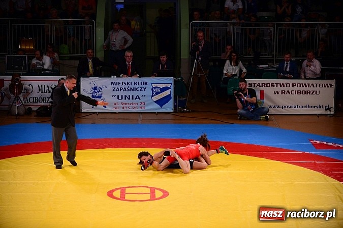 Zdjęcie w galerii na portalu naszraciborz.pl: Wielkie zapaśnicze show w Arenie Rafako. Polska vs reszta świata 4:5 wiadomości z regionu
