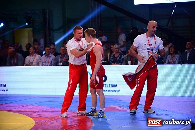 Zdjęcie w galerii na portalu naszraciborz.pl: Wielkie zapaśnicze show w Arenie Rafako. Polska vs reszta świata 4:5 wiadomości z regionu