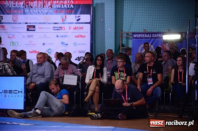 Zdjęcie w galerii na portalu naszraciborz.pl: Wielkie zapaśnicze show w Arenie Rafako. Polska vs reszta świata 4:5 wiadomości z regionu