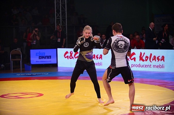 Zdjęcie w galerii na portalu naszraciborz.pl: Wielkie zapaśnicze show w Arenie Rafako. Polska vs reszta świata 4:5 wiadomości z regionu