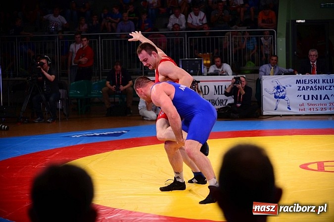 Zdjęcie w galerii na portalu naszraciborz.pl: Wielkie zapaśnicze show w Arenie Rafako. Polska vs reszta świata 4:5 wiadomości z regionu