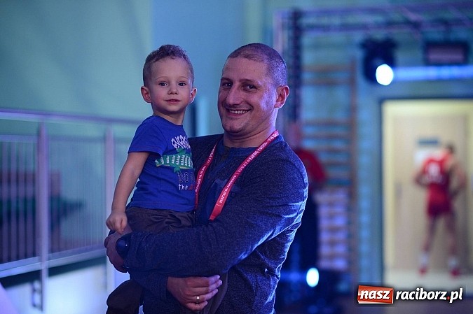 Zdjęcie w galerii na portalu naszraciborz.pl: Wielkie zapaśnicze show w Arenie Rafako. Polska vs reszta świata 4:5 wiadomości z regionu
