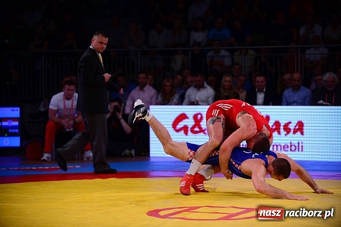 Zdjęcie w galerii na portalu naszraciborz.pl: Wielkie zapaśnicze show w Arenie Rafako. Polska vs reszta świata 4:5 wiadomości z regionu