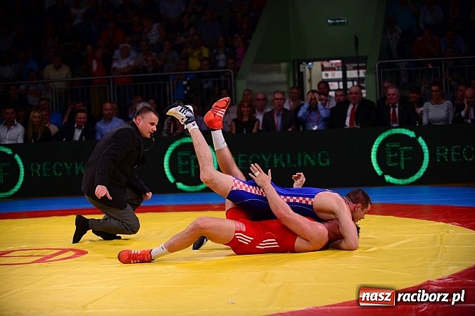 Zdjęcie w galerii na portalu naszraciborz.pl: Wielkie zapaśnicze show w Arenie Rafako. Polska vs reszta świata 4:5 wiadomości z regionu