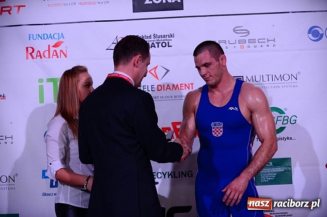 Zdjęcie w galerii na portalu naszraciborz.pl: Wielkie zapaśnicze show w Arenie Rafako. Polska vs reszta świata 4:5 wiadomości z regionu