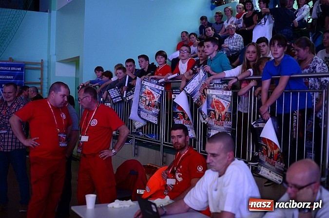 Zdjęcie w galerii na portalu naszraciborz.pl: Wielkie zapaśnicze show w Arenie Rafako. Polska vs reszta świata 4:5 wiadomości z regionu