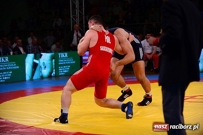 Zdjęcie w galerii na portalu naszraciborz.pl: Wielkie zapaśnicze show w Arenie Rafako. Polska vs reszta świata 4:5 wiadomości z regionu