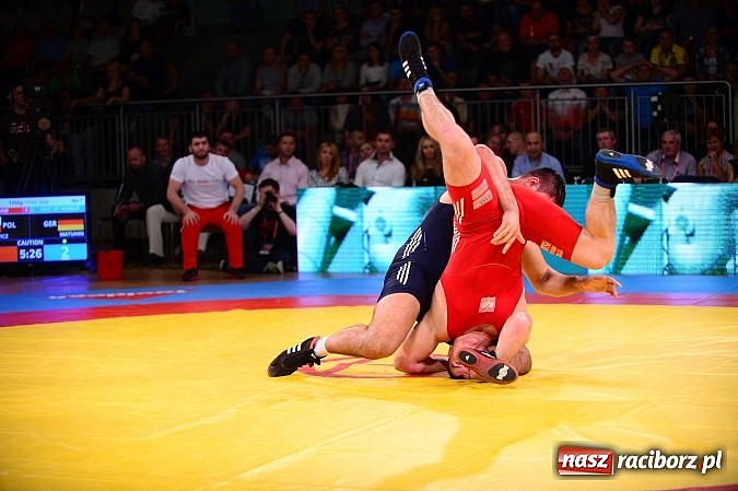 Zdjęcie w galerii na portalu naszraciborz.pl: Wielkie zapaśnicze show w Arenie Rafako. Polska vs reszta świata 4:5 wiadomości z regionu