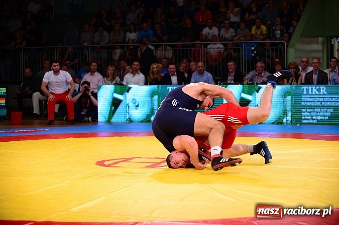 Zdjęcie w galerii na portalu naszraciborz.pl: Wielkie zapaśnicze show w Arenie Rafako. Polska vs reszta świata 4:5 wiadomości z regionu