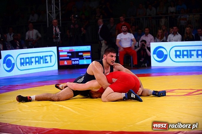 Zdjęcie w galerii na portalu naszraciborz.pl: Wielkie zapaśnicze show w Arenie Rafako. Polska vs reszta świata 4:5 wiadomości z regionu