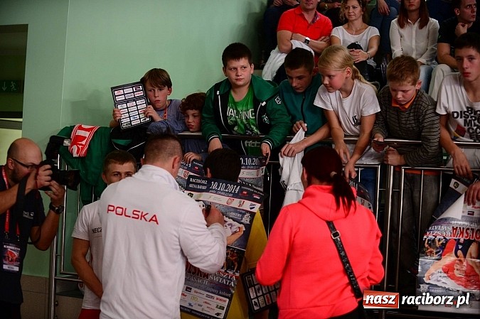 Zdjęcie w galerii na portalu naszraciborz.pl: Wielkie zapaśnicze show w Arenie Rafako. Polska vs reszta świata 4:5 wiadomości z regionu