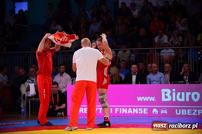 Zdjęcie w galerii na portalu naszraciborz.pl: Wielkie zapaśnicze show w Arenie Rafako. Polska vs reszta świata 4:5 wiadomości z regionu