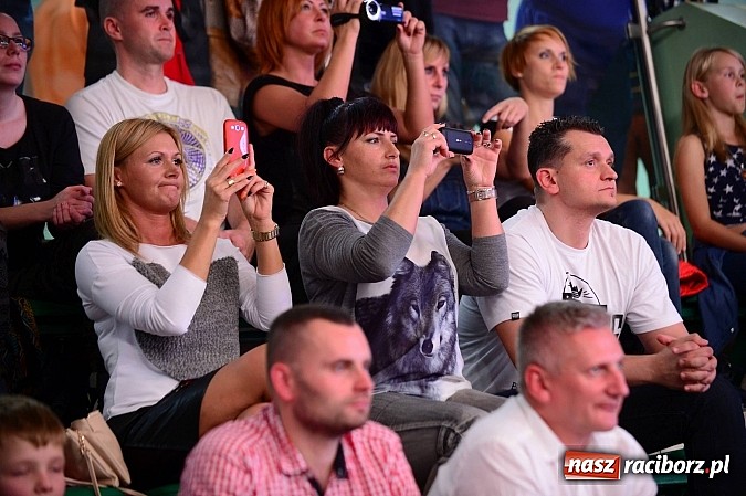 Zdjęcie w galerii na portalu naszraciborz.pl: Wielkie zapaśnicze show w Arenie Rafako. Polska vs reszta świata 4:5 wiadomości z regionu