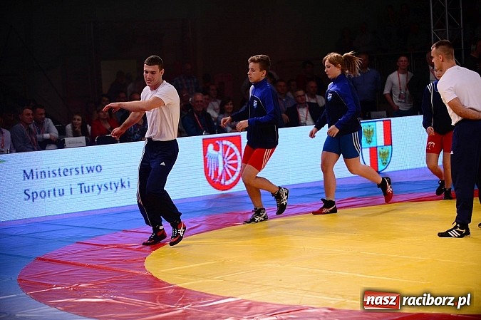 Zdjęcie w galerii na portalu naszraciborz.pl: Wielkie zapaśnicze show w Arenie Rafako. Polska vs reszta świata 4:5 wiadomości z regionu
